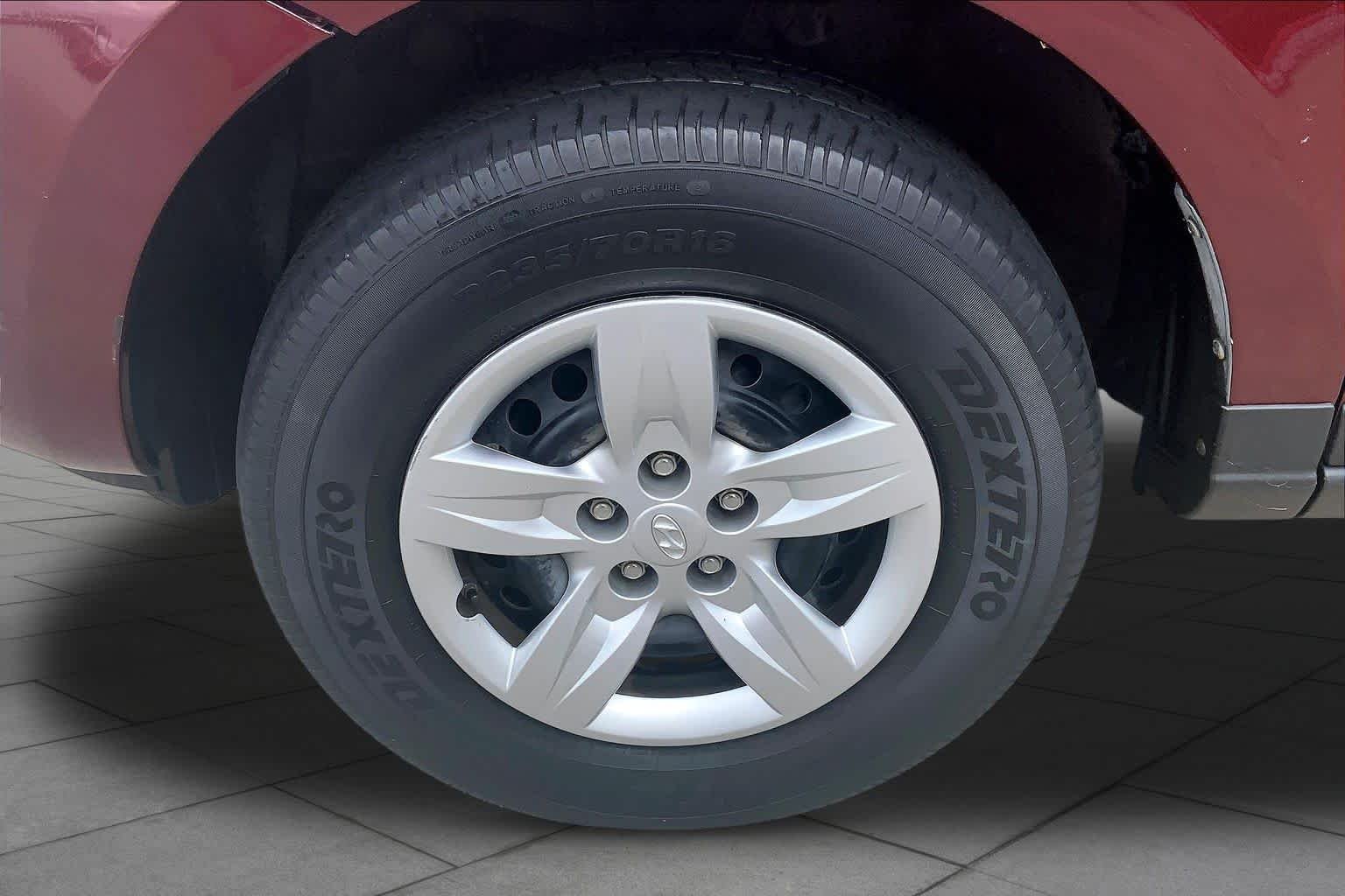 Used 2009 Dark Cherry Red Hyundai GLS image 10