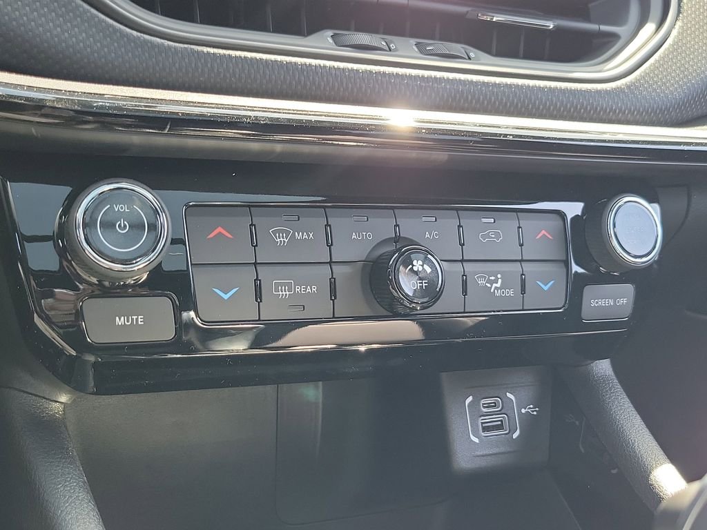 New 2026 Hydro Blue Pearlcoat Jeep Limited image 31