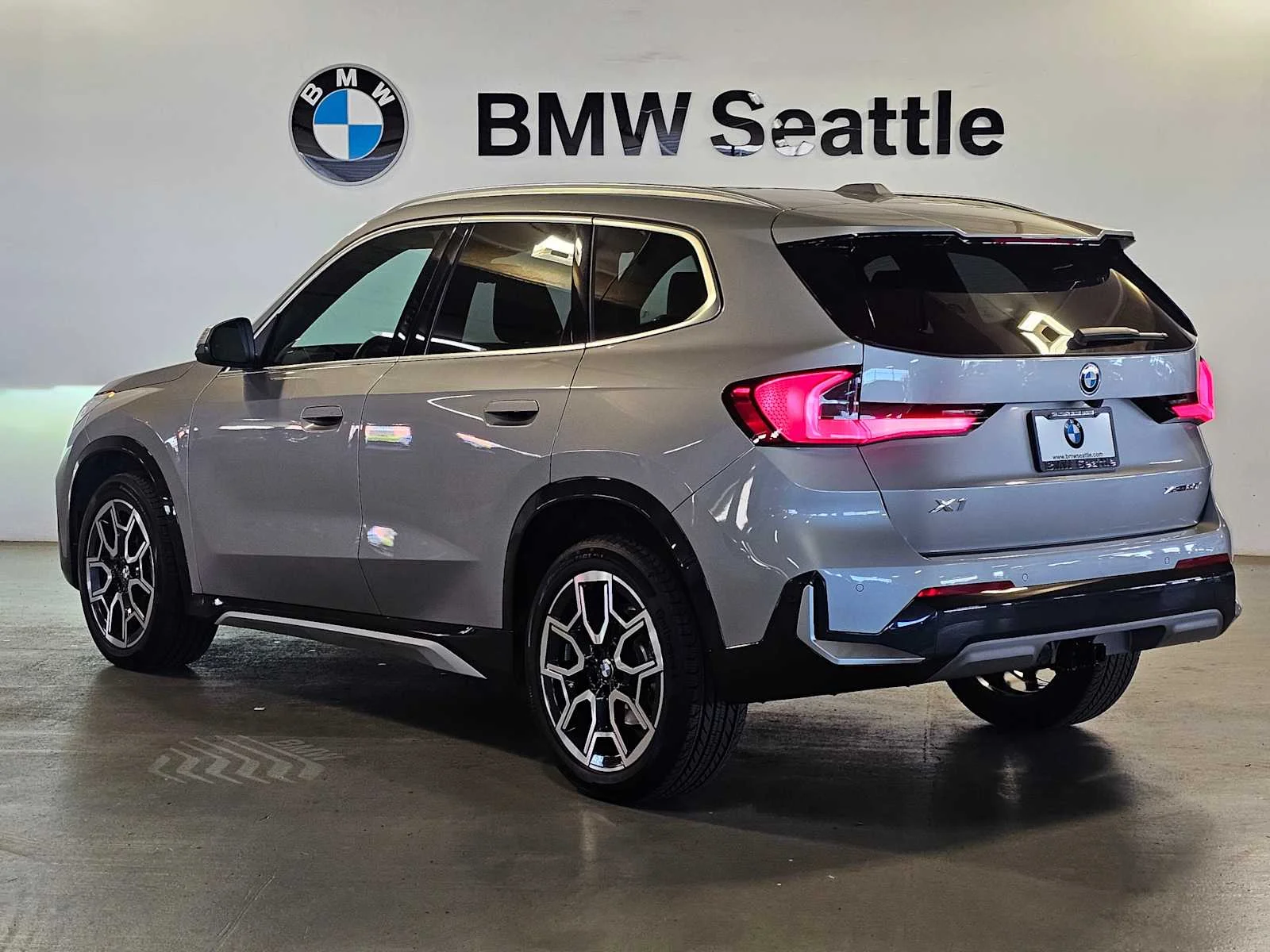 Certified Used 2025 Space Silver Metallic BMW xDrive28i image 4