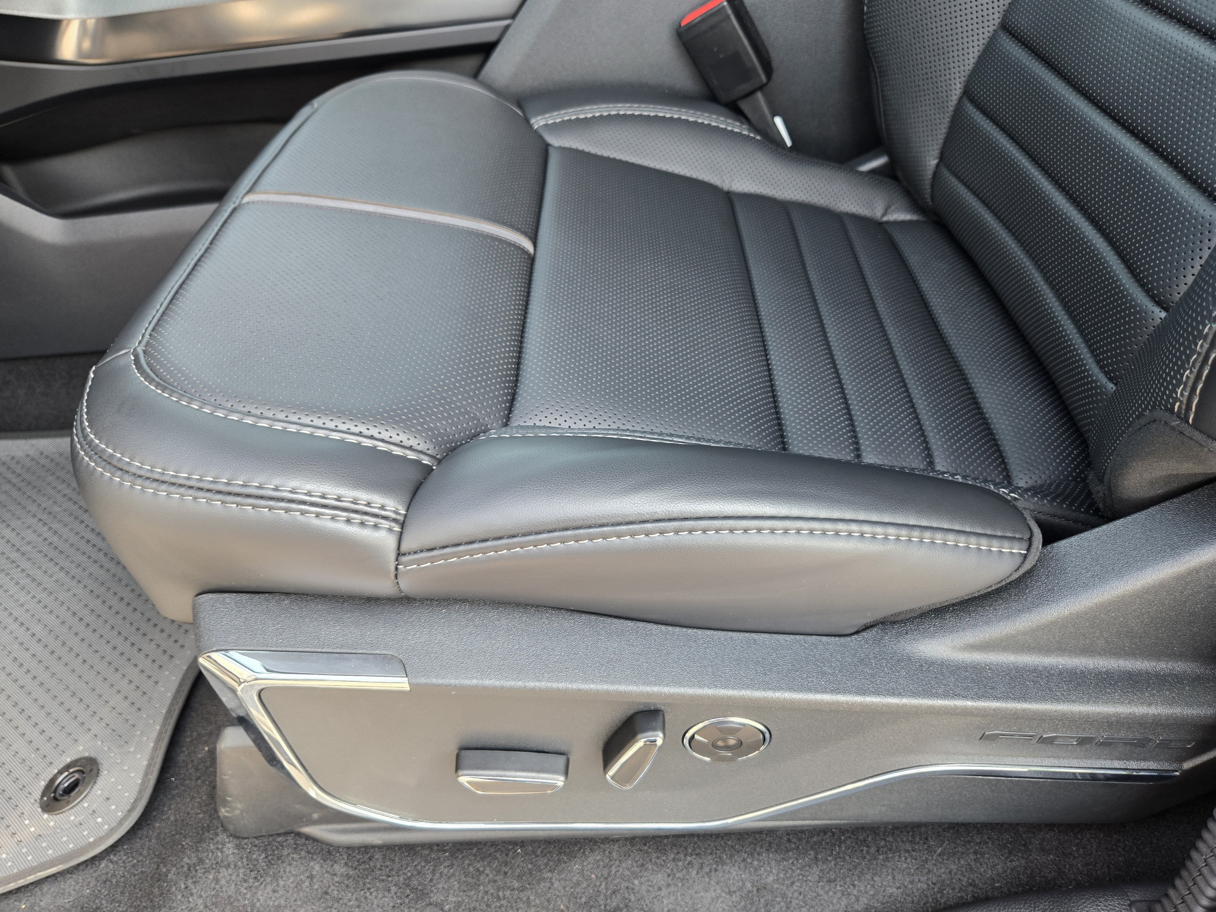 New 2026 Carbonized Gray Metallic Ford Platinum image 15