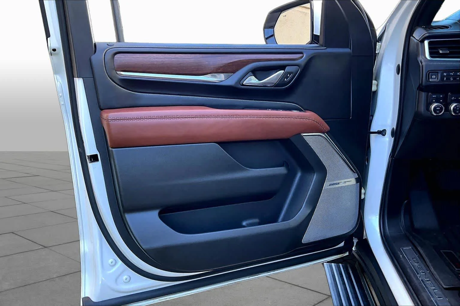 Used 2023 White Frost Tricoat GMC Denali Ultimate image 22