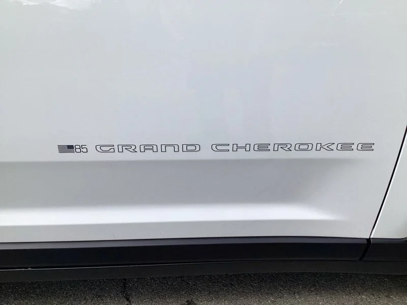 New 2026 Bright White Clear-Coat Exterior Paint Jeep  image 10