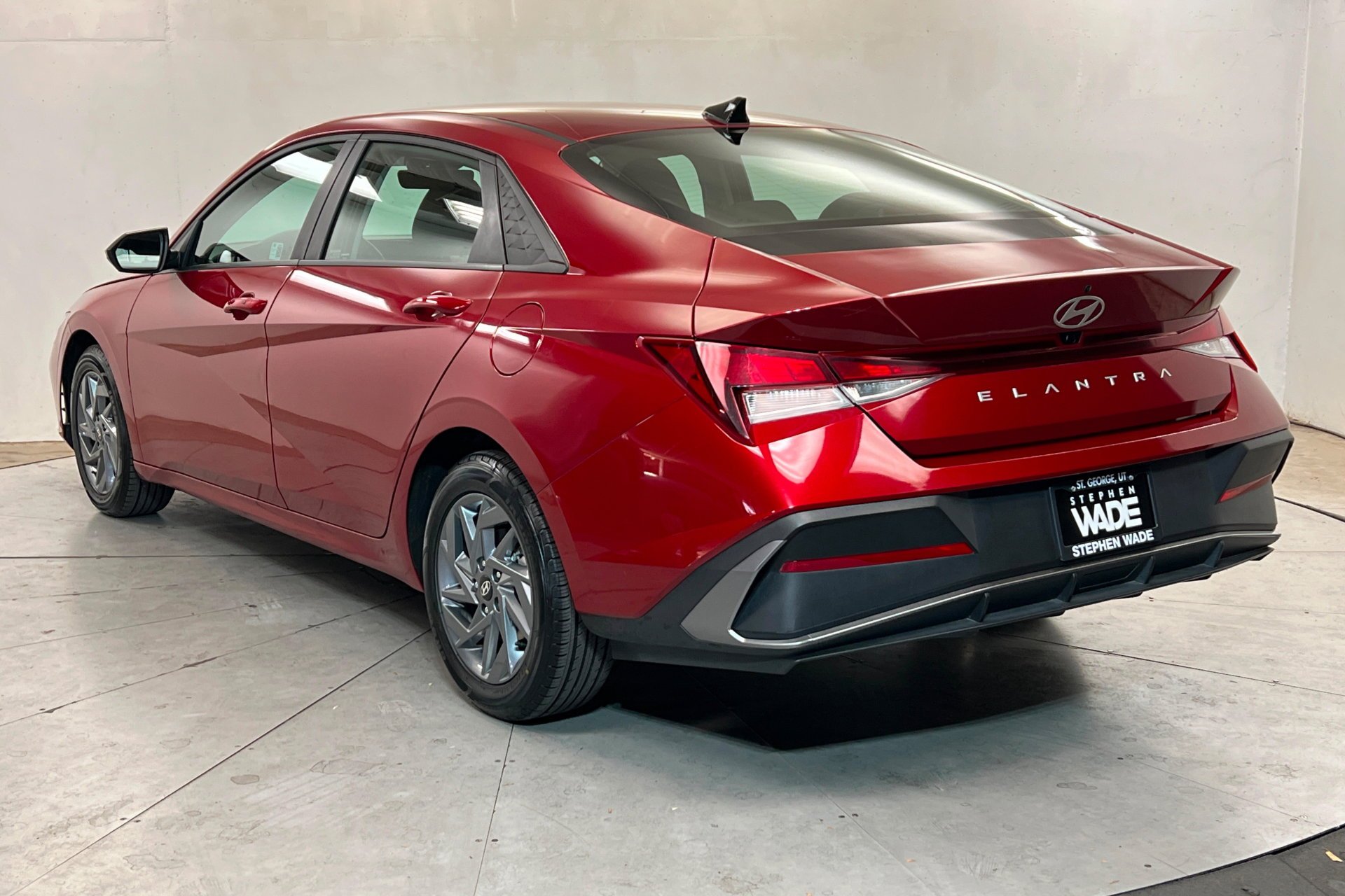 Used 2024 Ultimate Red Hyundai SEL image 3