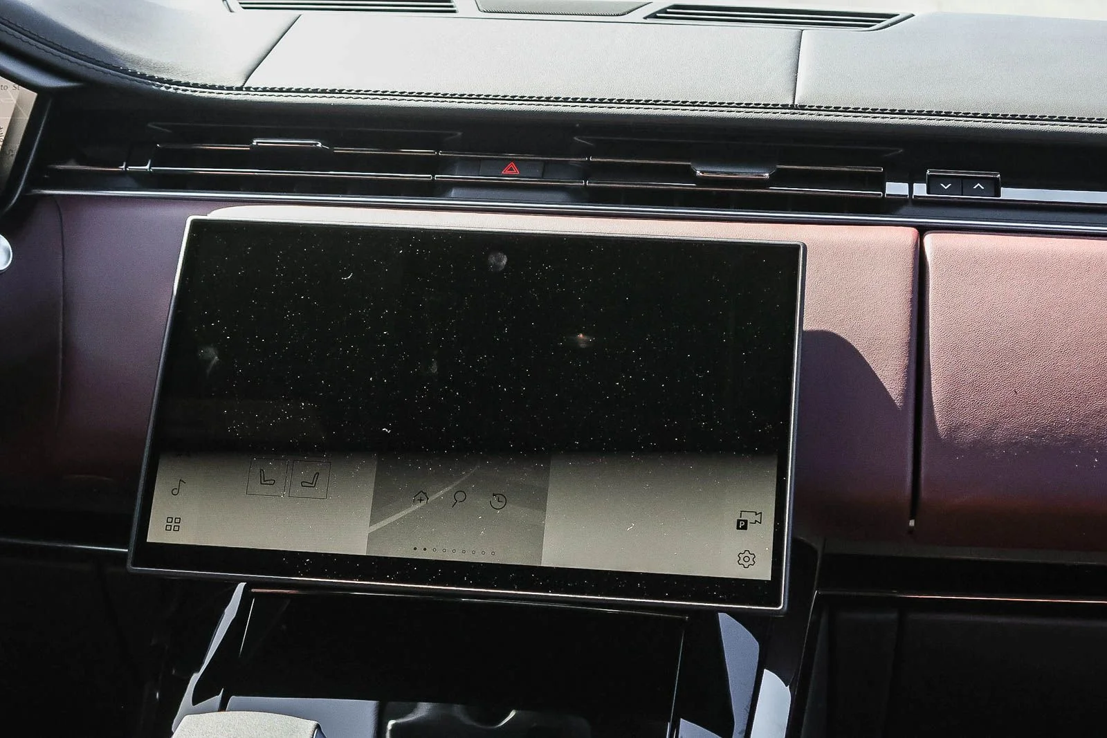 New 2026 Santorini Black Land Rover Dynamic SE image 24