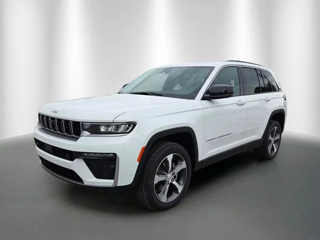 New 2026 Bright White Clear-Coat Exterior Paint Jeep Limited image 2