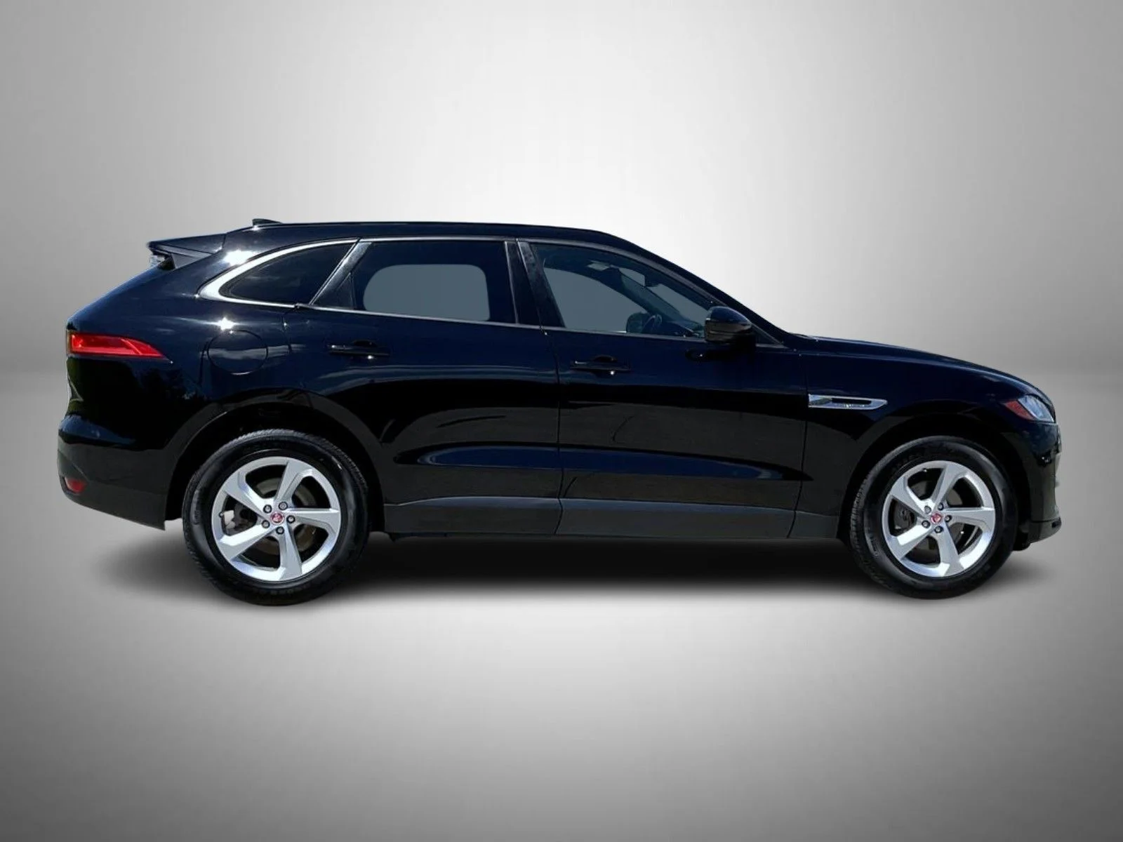 Used 2018 Black Jaguar 20d Premium image 4