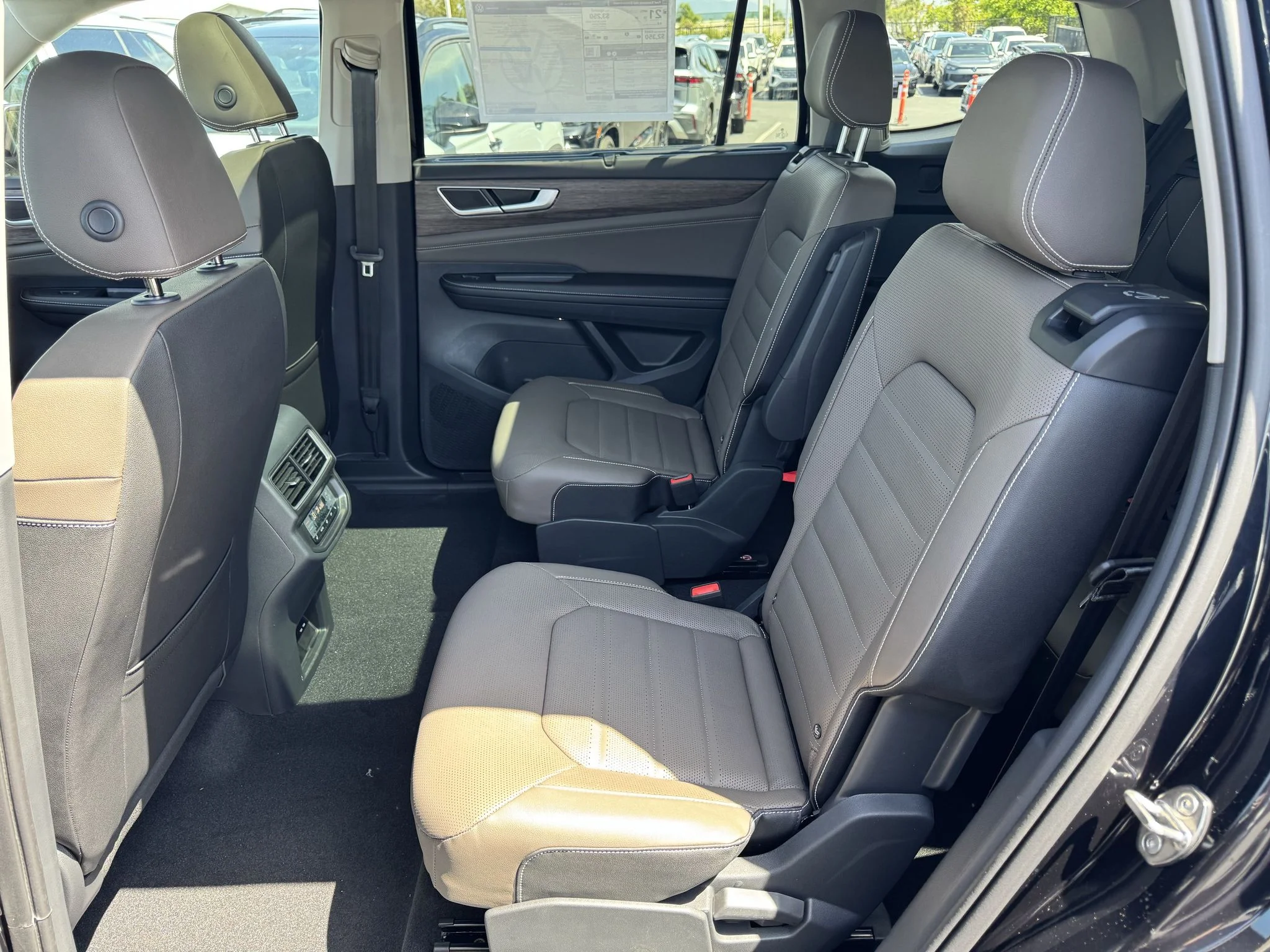 New 2026 Deep Black Pearl Volkswagen 2.0T SEL image 29