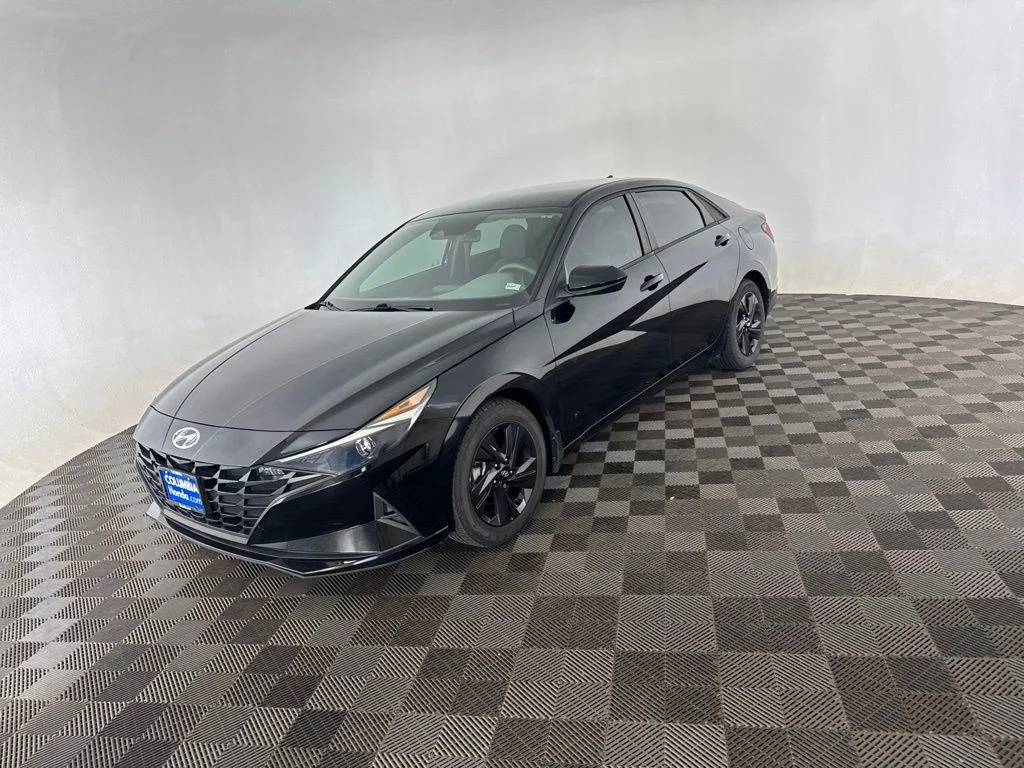 Used 2022 Black Hyundai SEL image 3