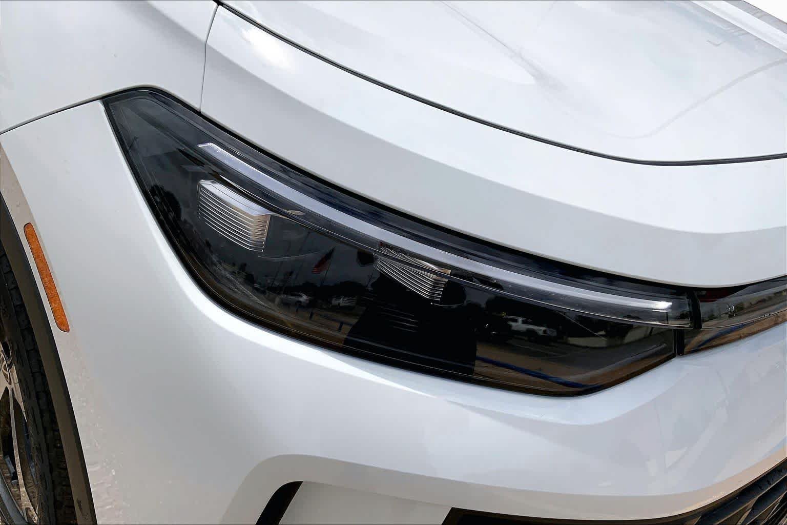New 2026 Pure White Volkswagen SE image 13