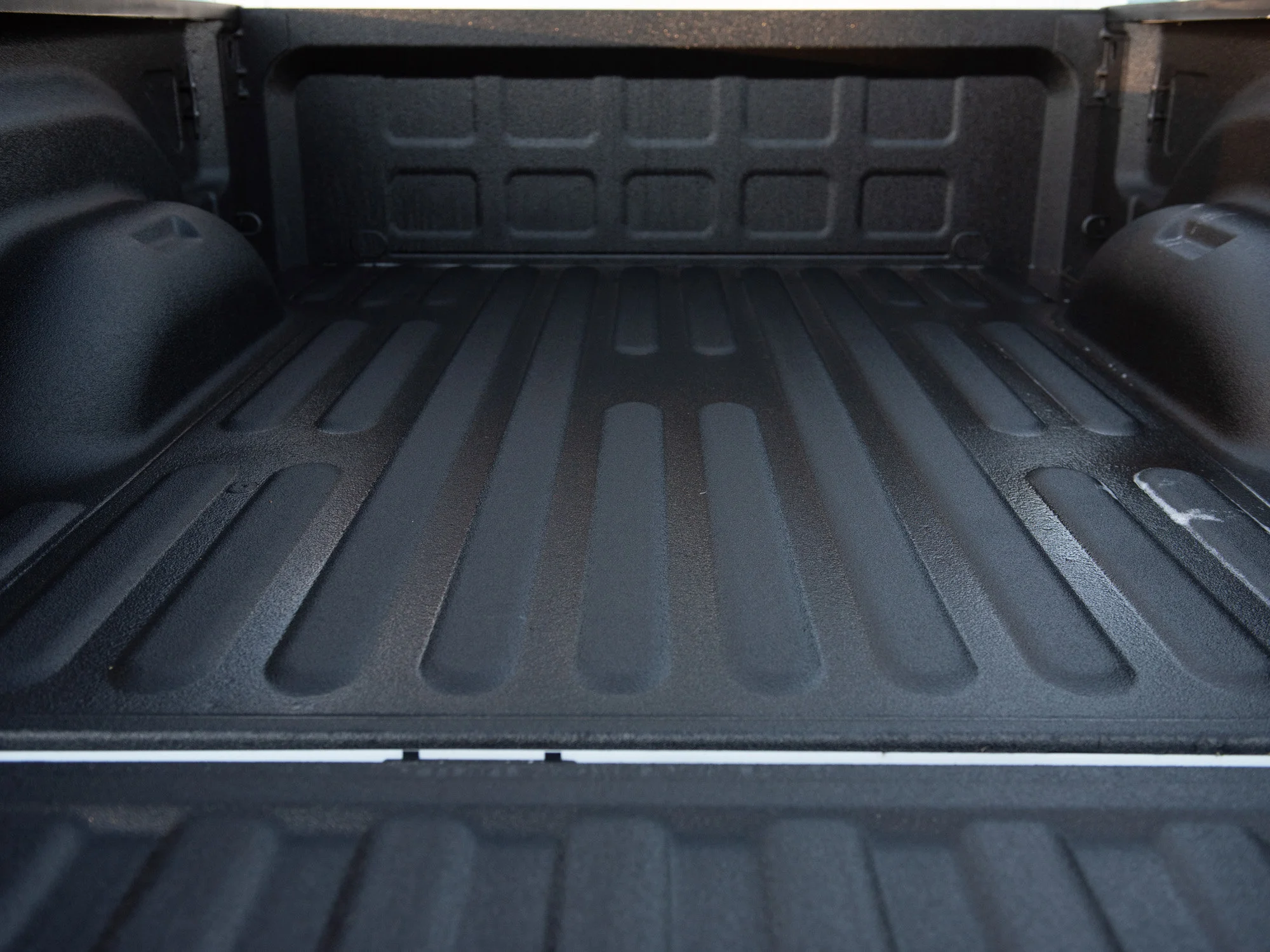 New 2026 White RAM Laramie* 4x4, Sunroof, Dual Wireless Charging Pad, Remote Start image 6