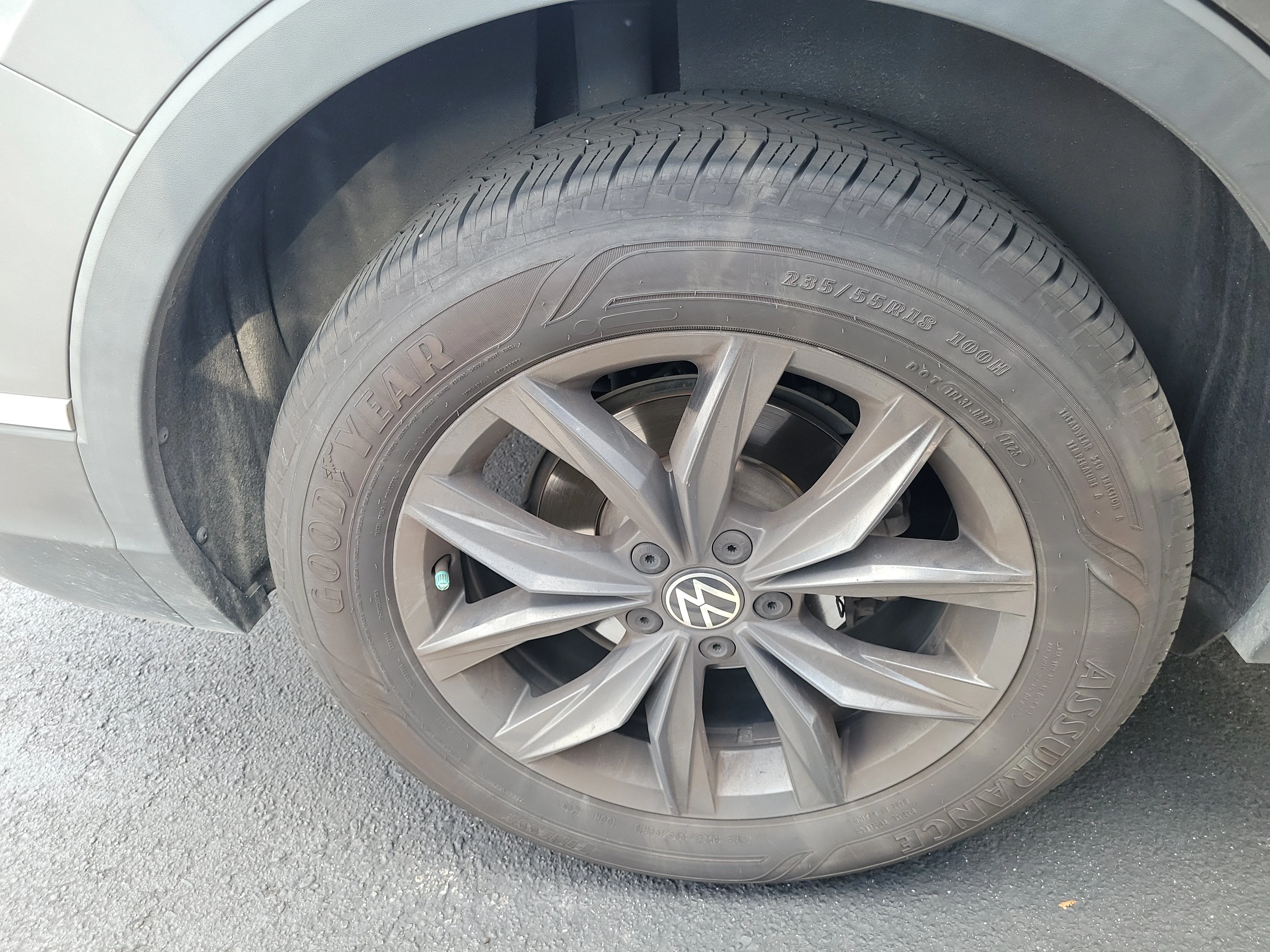 Used 2023 Gray Volkswagen 2.0T SE image 4