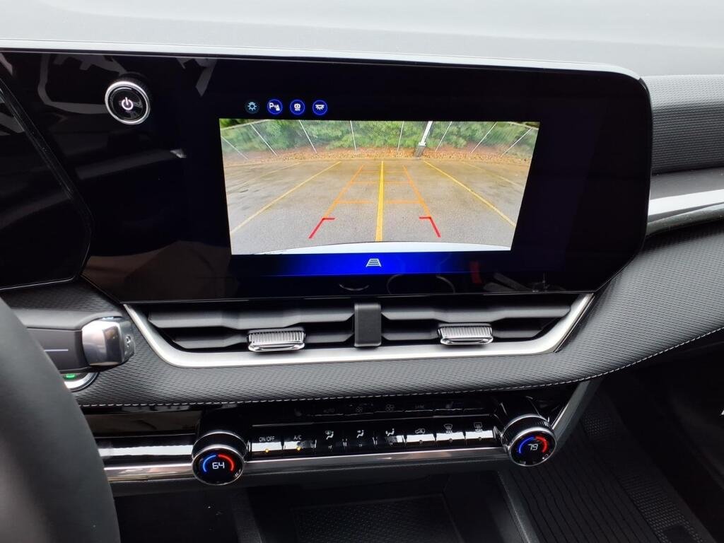 New 2027 Summit White Chevrolet FWD LT image 9