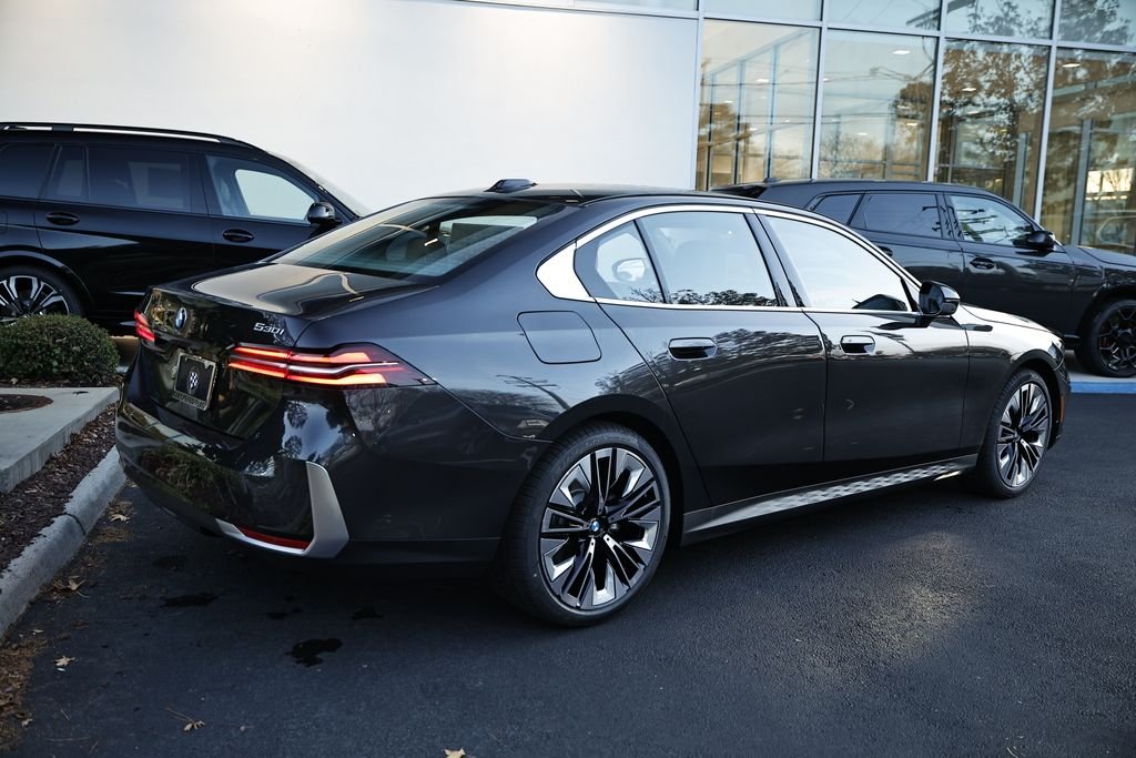 Used 2026 Dark Graphite Metallic BMW 530i image 7