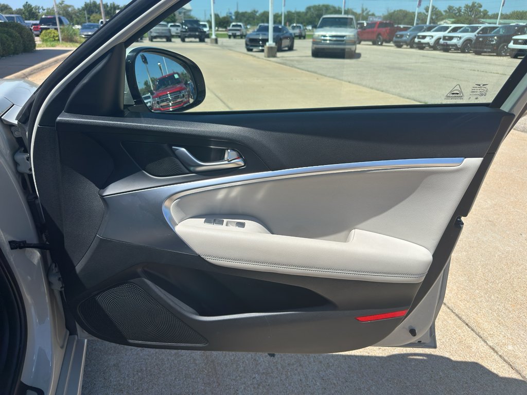 Used 2025  Genesis 2.5T image 29