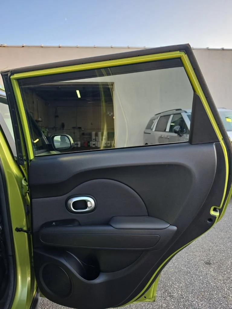 Used 2015 Green Kia + image 25