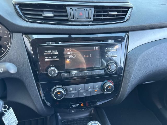 Used 2017 Glacier White Nissan S image 19