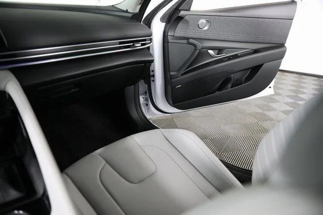 2025 Hyundai Elantra Limited - Photo 54