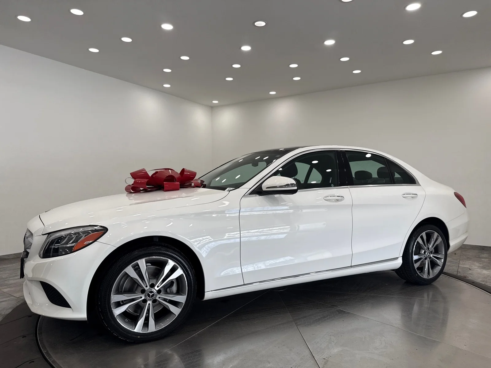 Used 2019 Polar White Mercedes-Benz 300 4MATIC® image 3