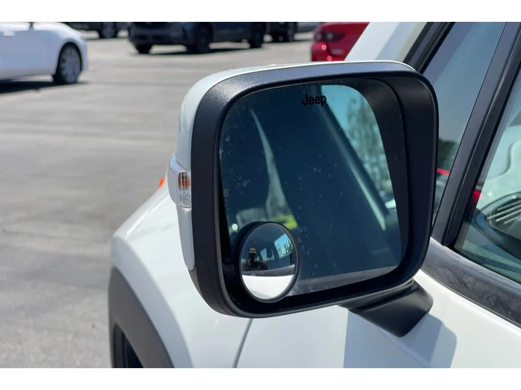 Used 2017 Alpine White Jeep Altitude image 11