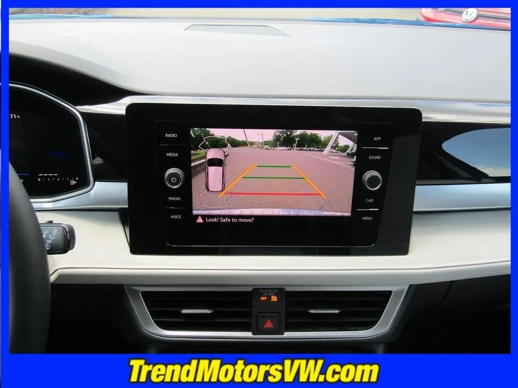 2025 Volkswagen Taos SE - Photo 29