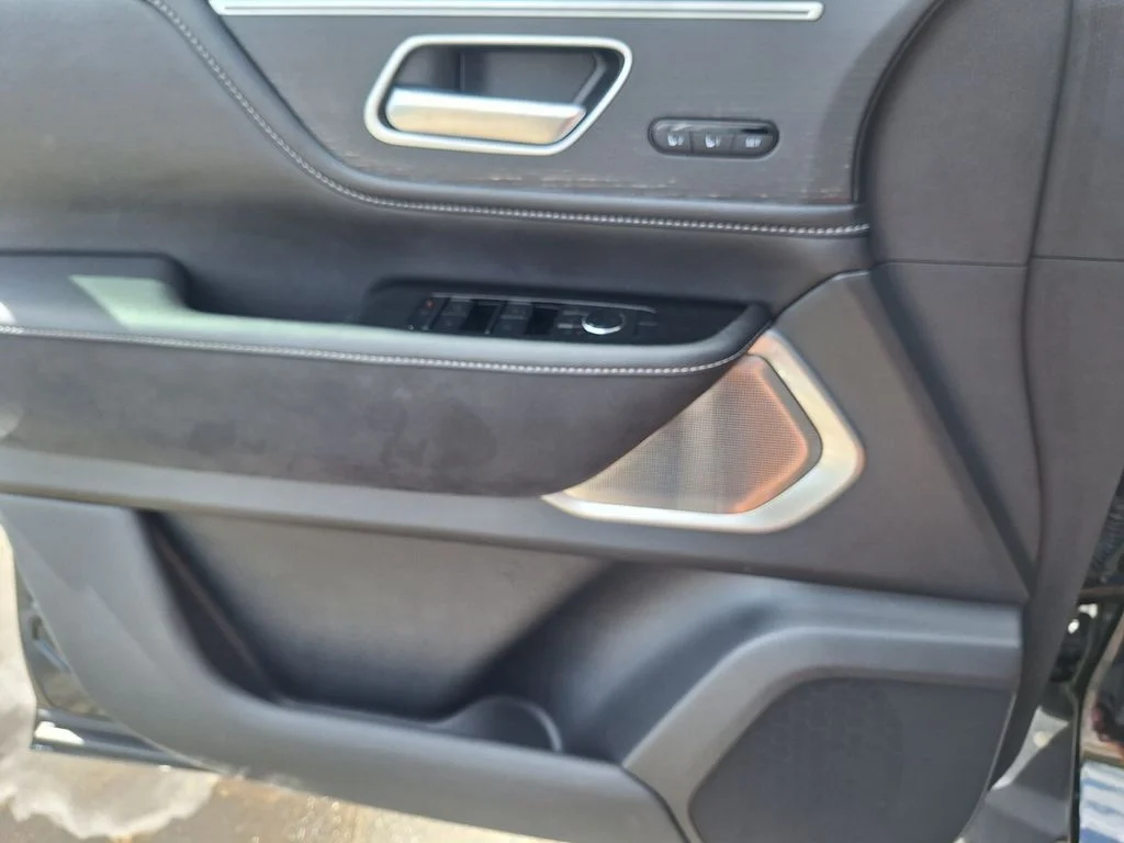 Used 2025 Black INFINITI SENSORY image 21