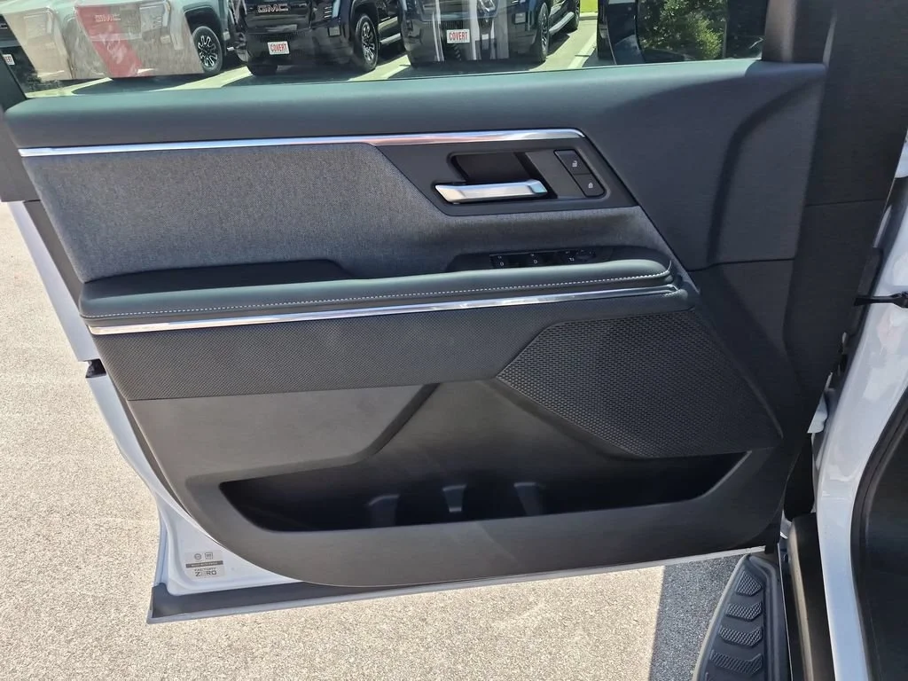 New 2026 Summit White GMC Elevation Standard Range image 17