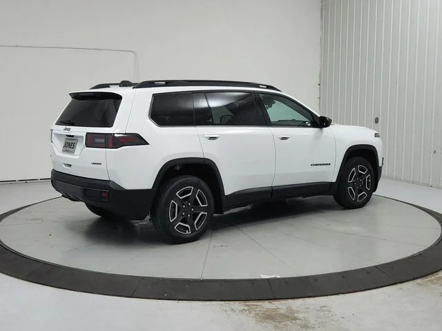 New 2026 Bright White Clear-Coat Exterior Paint Jeep Laredo image 7