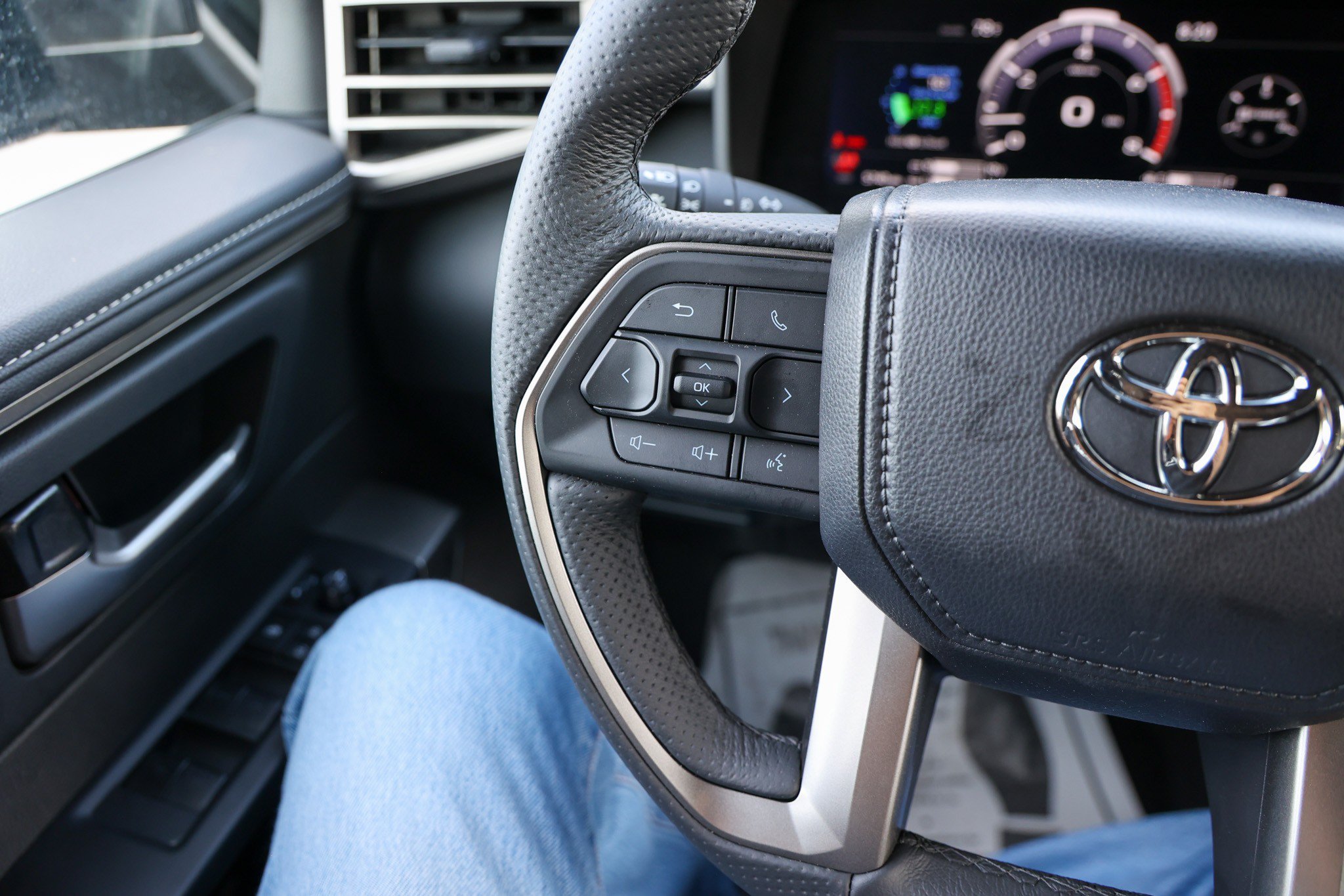 Used 2026 MAGNETIC GRAY MET Toyota Limited image 19