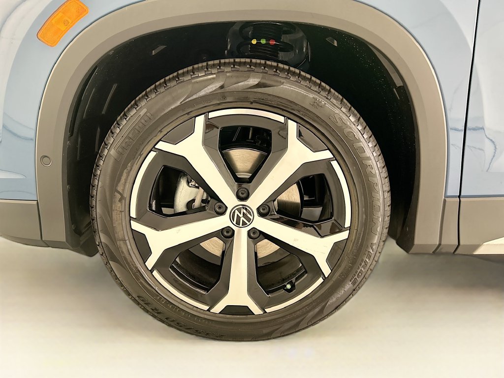 New 2026 Blue Volkswagen SE image 28