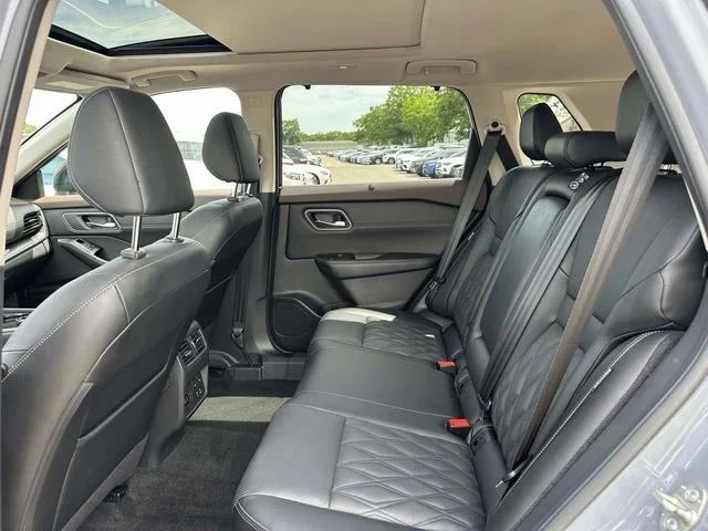 Used 2021 Gray Nissan Platinum image 35