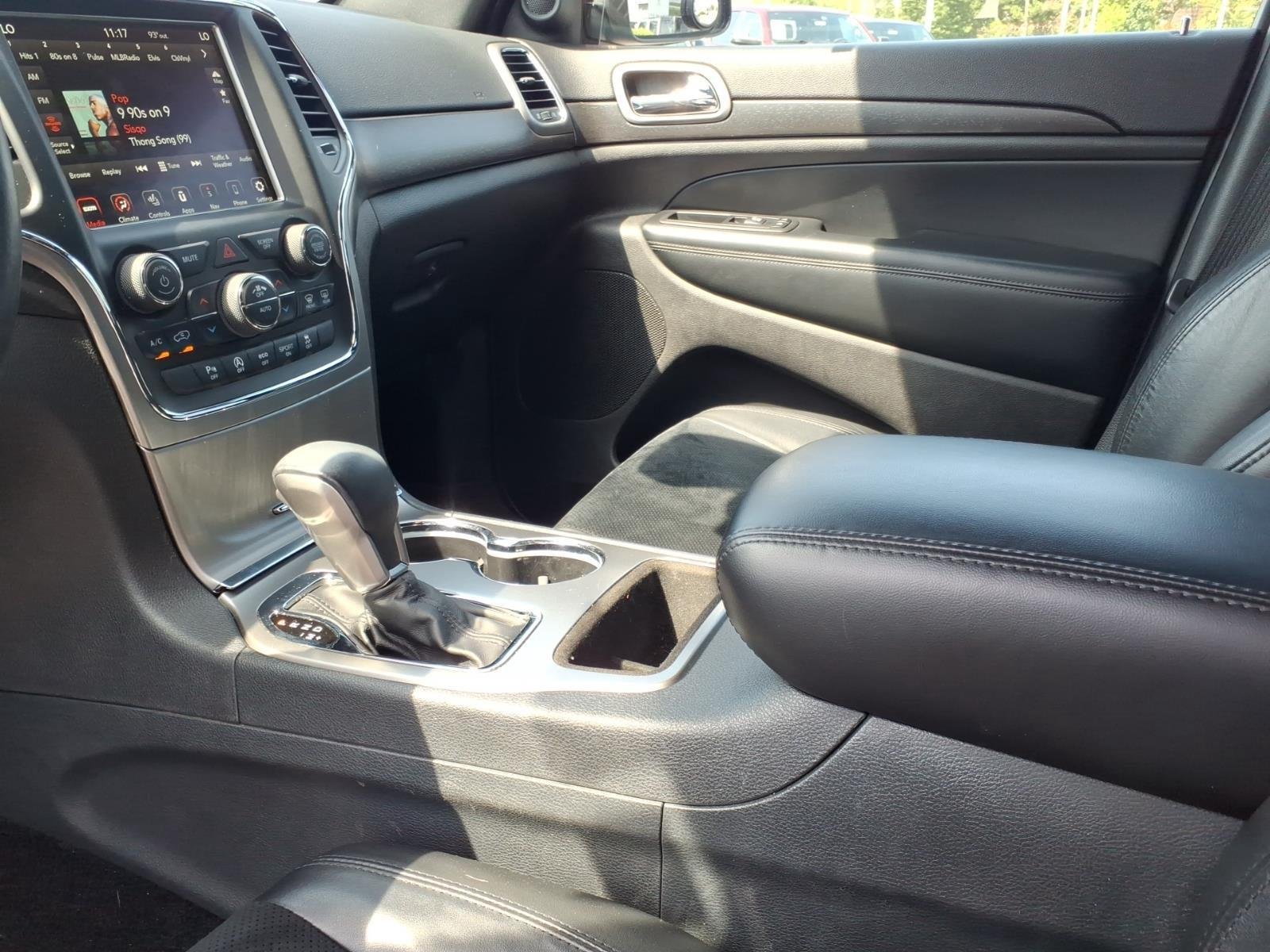 Used 2018 Velvet Red Pearlcoat Jeep Laredo E image 21