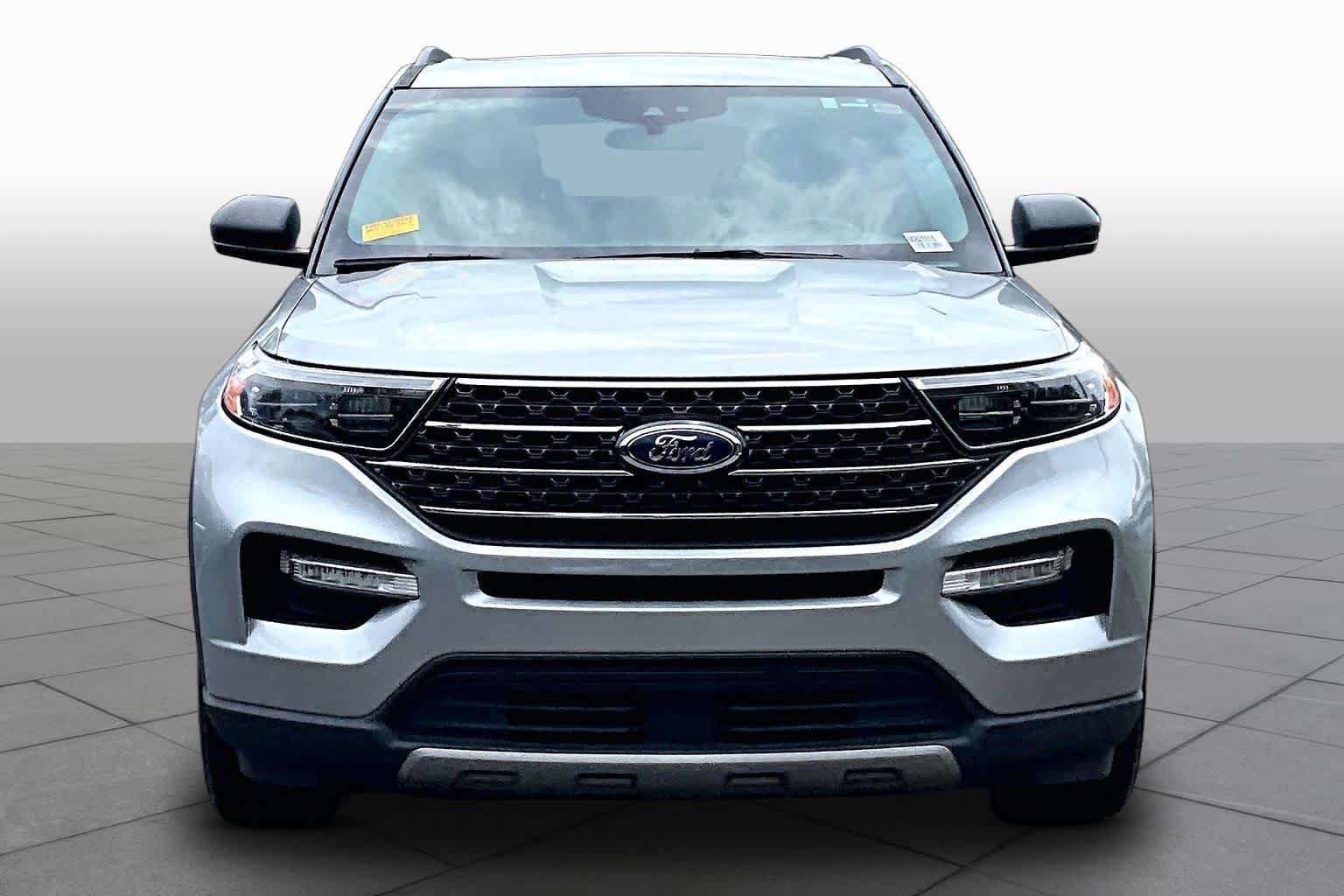 Used 2022 Iconic Silver Ford XLT image 4