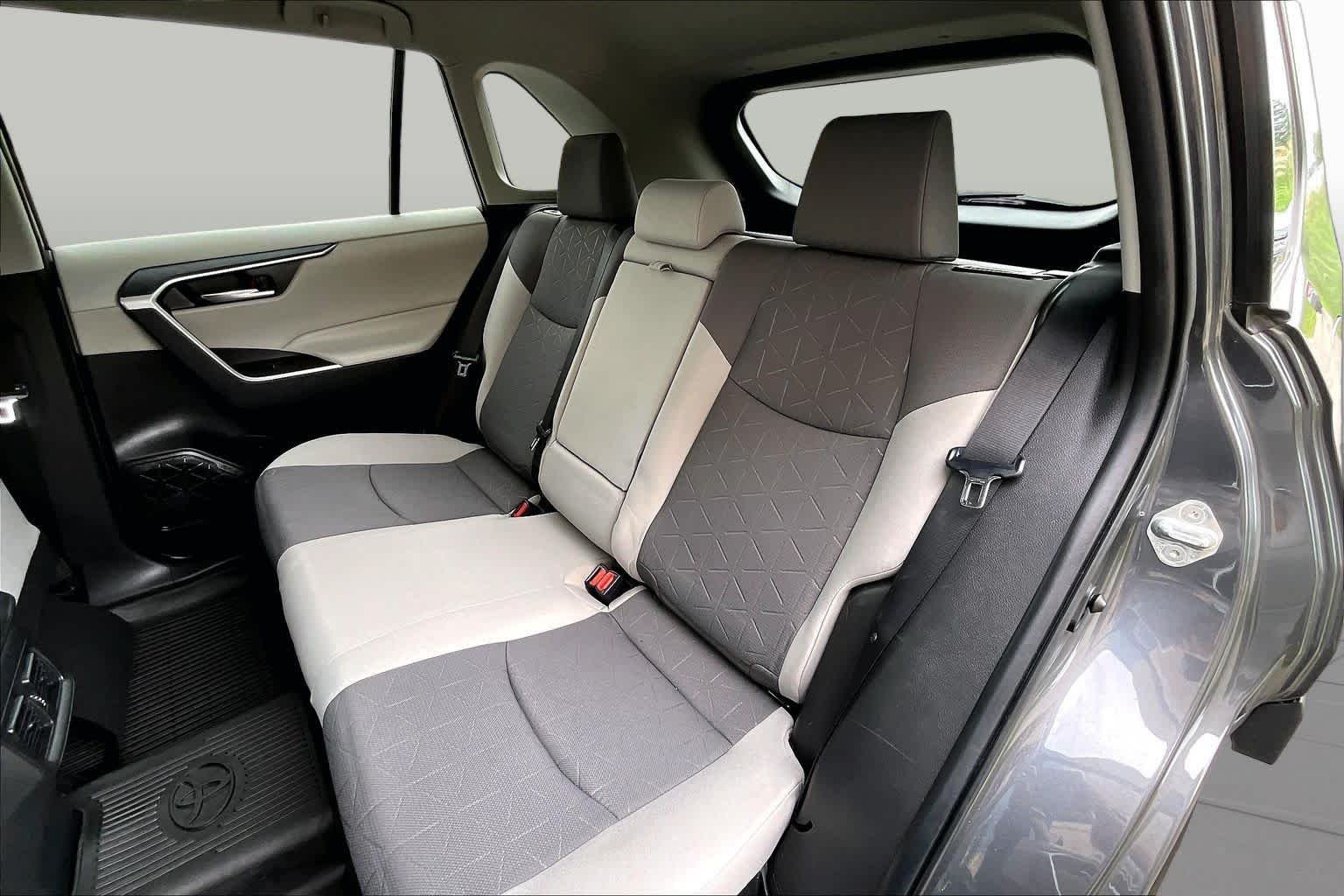 Used 2022 Magnetic Gray Metallic Toyota Hybrid XLE image 40