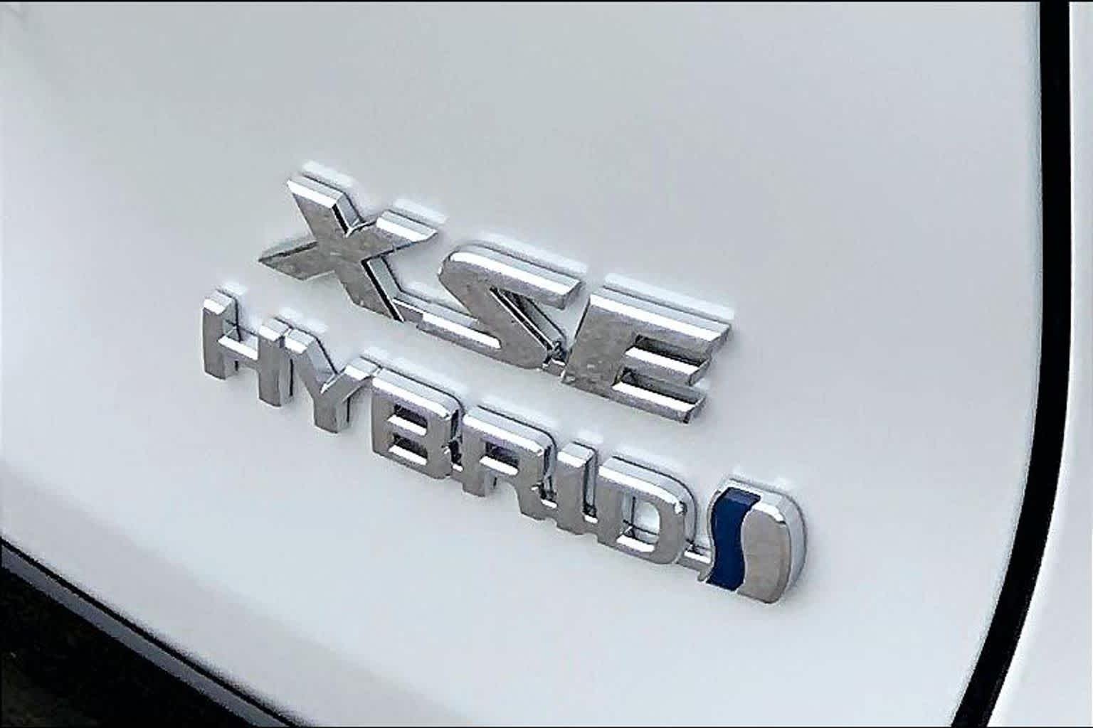 Used 2023 Wind Chill Pearl/Midnight Black Metallic Toyota Hybrid XSE image 30