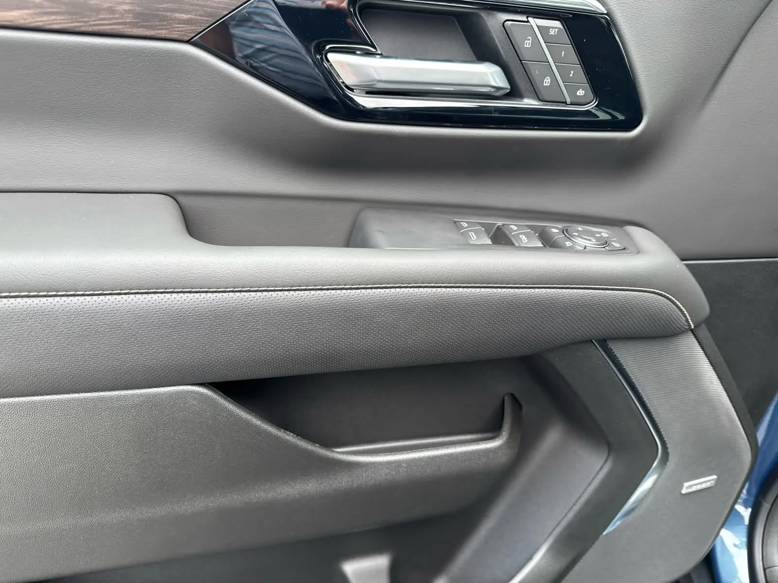 2026 Chevrolet Suburban Premier - Photo 21