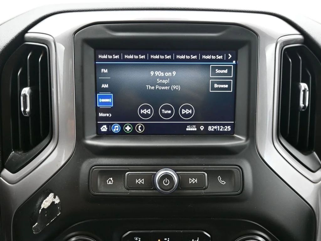 Used 2022 White Chevrolet Custom image 18