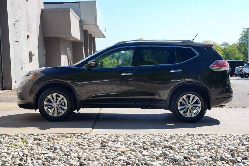 Used 2014 Black Nissan SV image 4