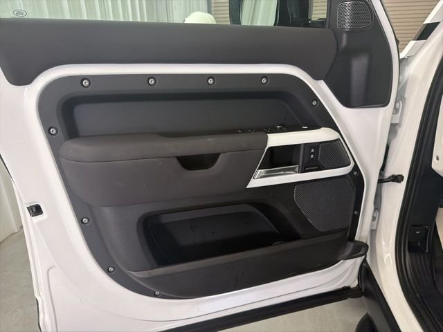 2023 Land Rover Defender S - Photo 8