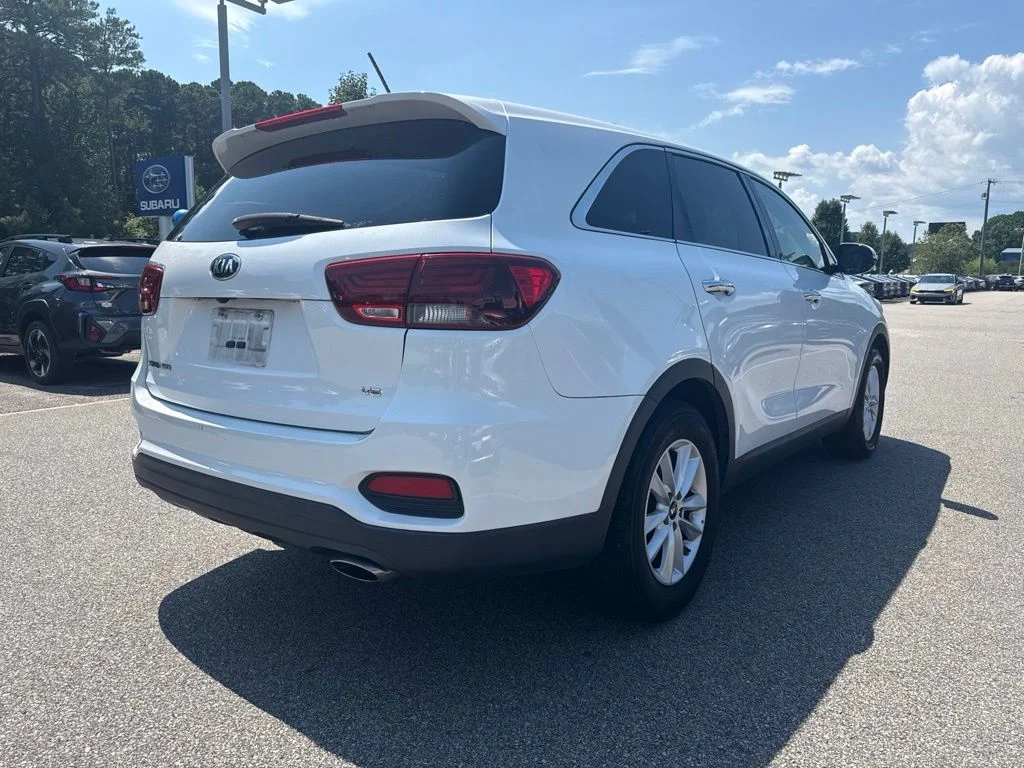 Used 2019 White Kia LX image 5