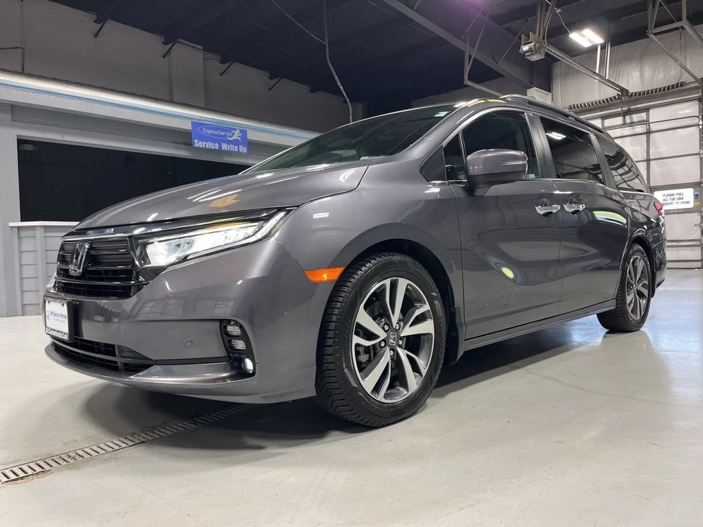 Used 2022 Modern Steel Metallic Honda Touring image 3