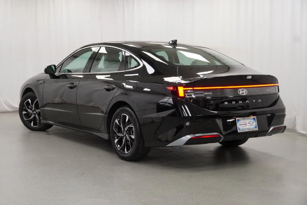 Used 2025 Abyss Black Hyundai SEL image 21