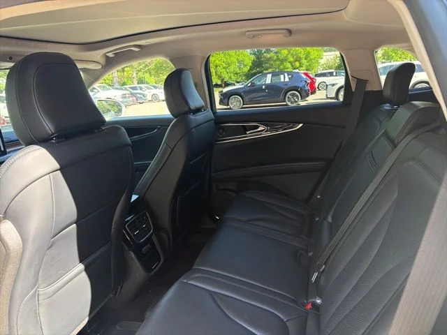 Used 2021 Silver Lincoln Reserve image 15