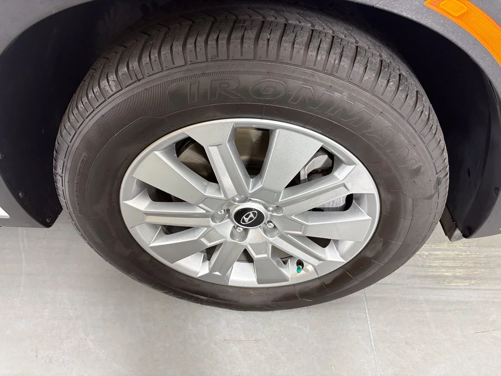 Used 2025 White Hyundai SEL image 11