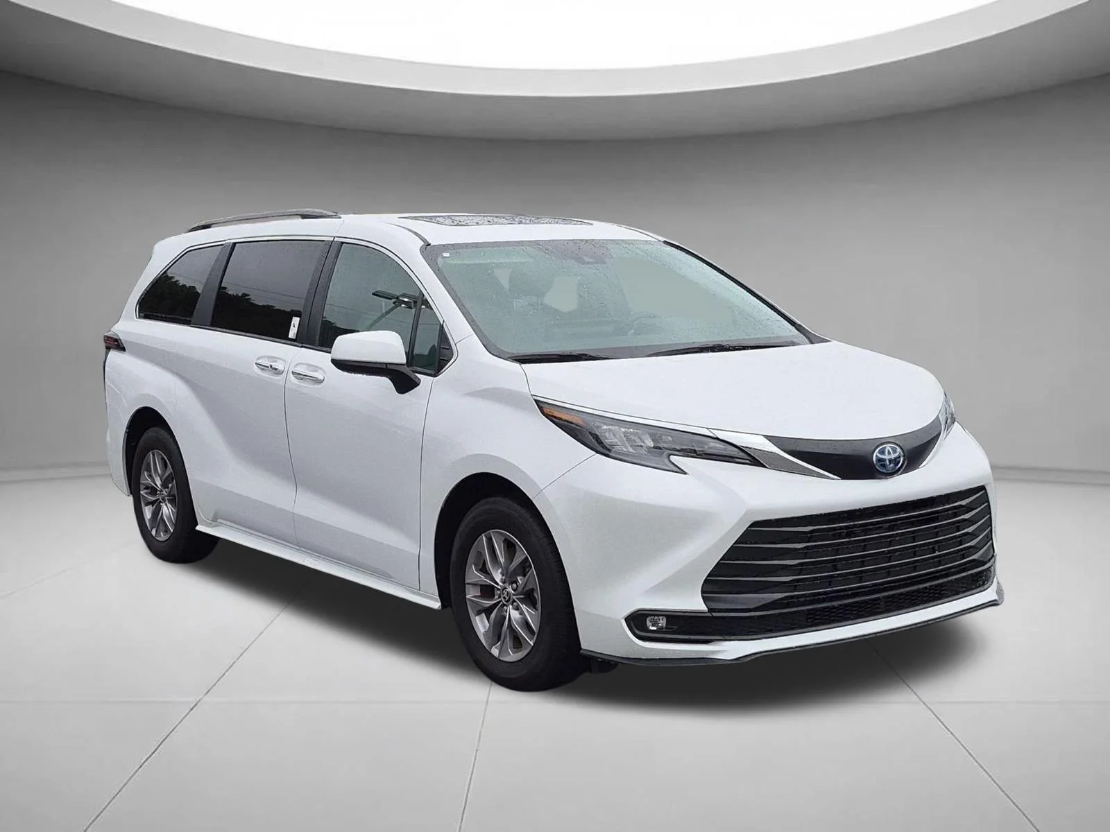 Used 2025 Wind Chill Pearl Toyota XLE image 7
