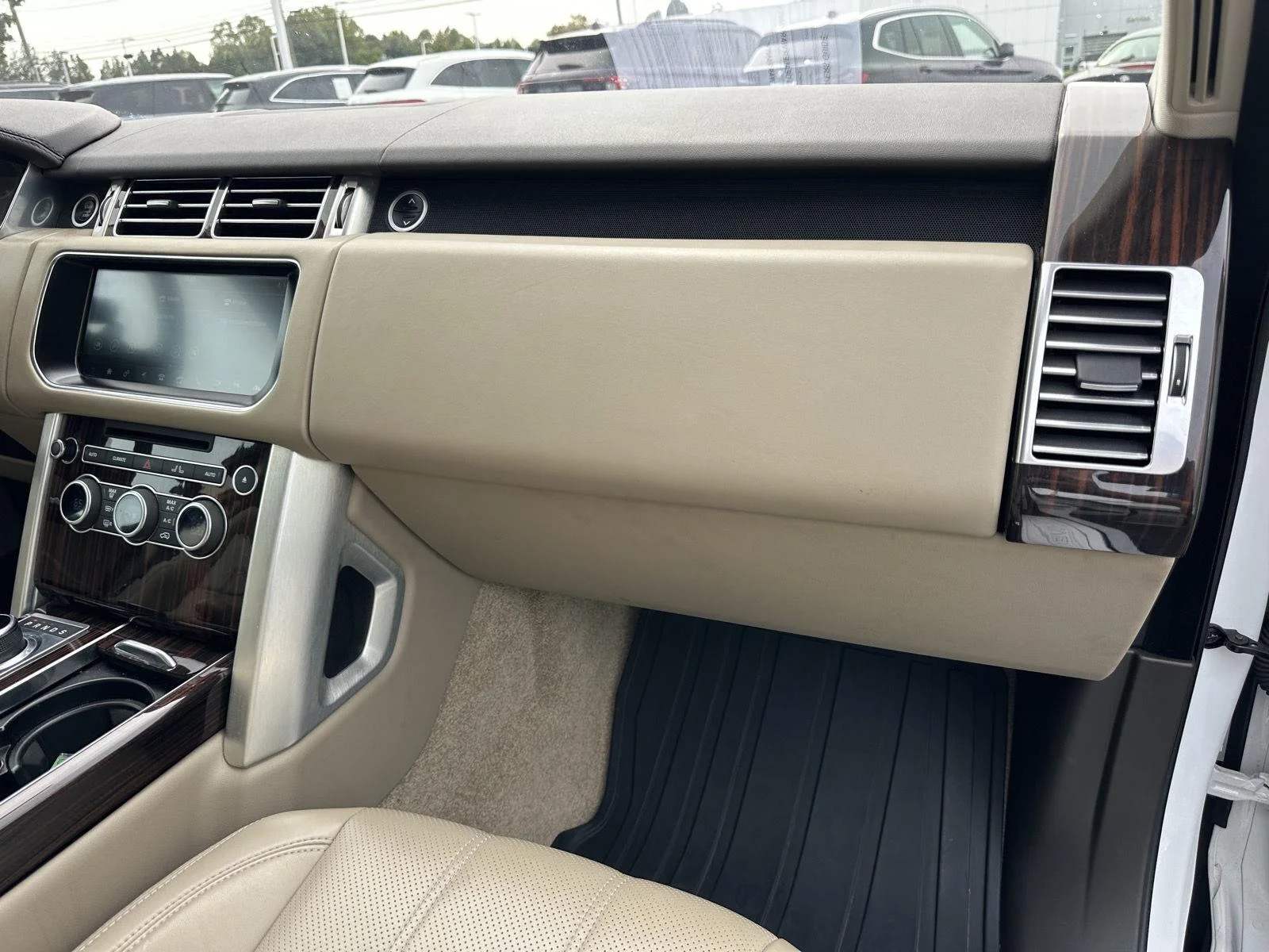 Used 2017 Fuji White Land Rover 5.0L V8 Supercharged image 18