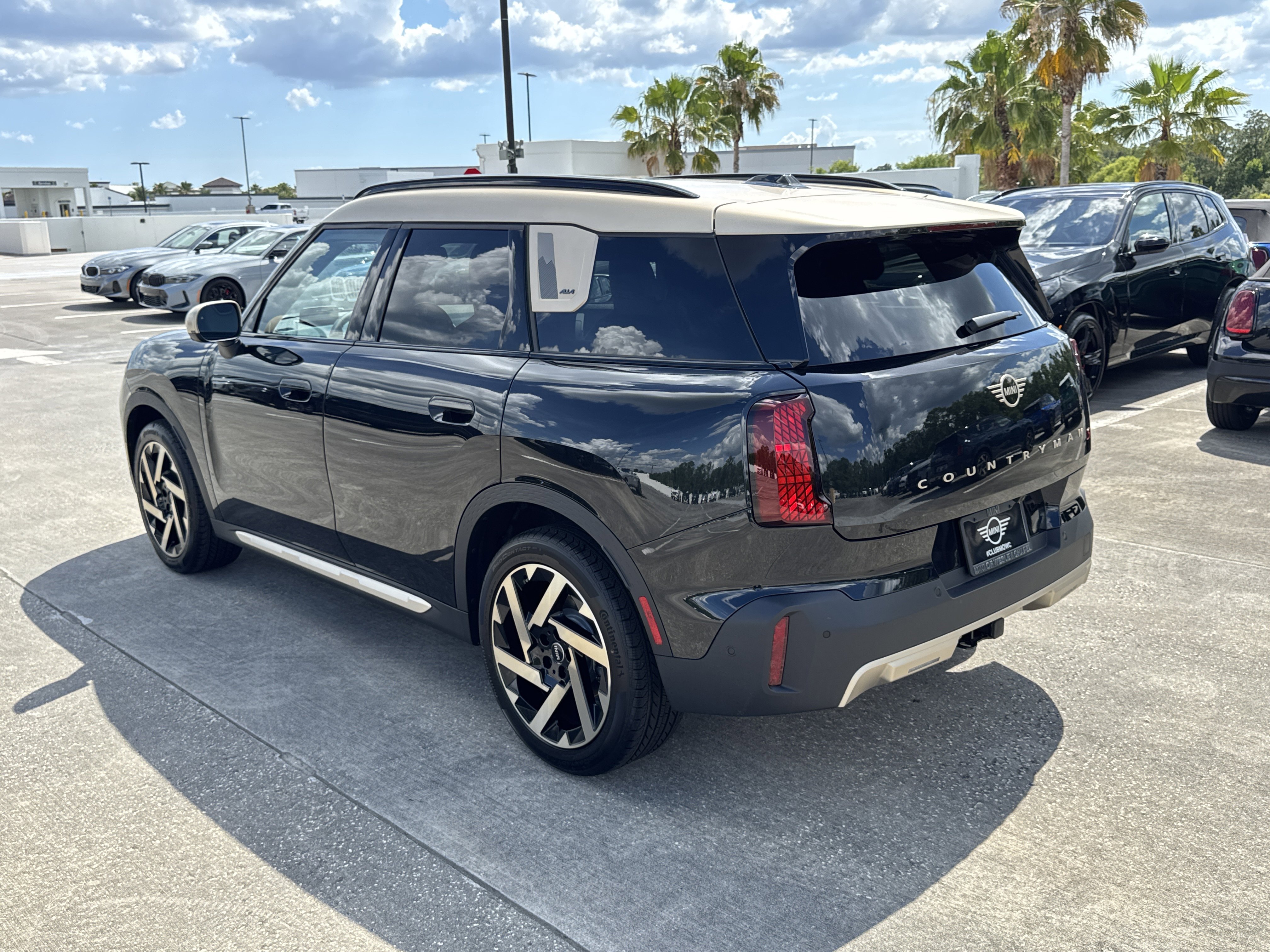 New 2027 Midnight Black MINI Iconic image 5