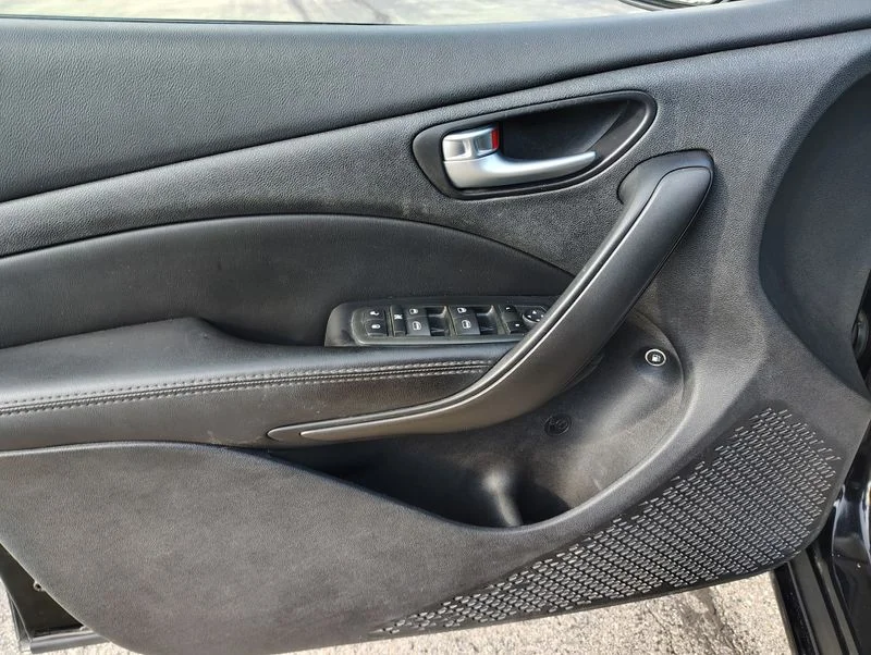 Used 2013 Black Dodge Limited image 16