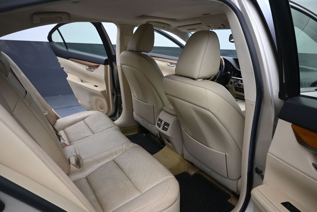 Used 2014 Beige Lexus 300h image 10