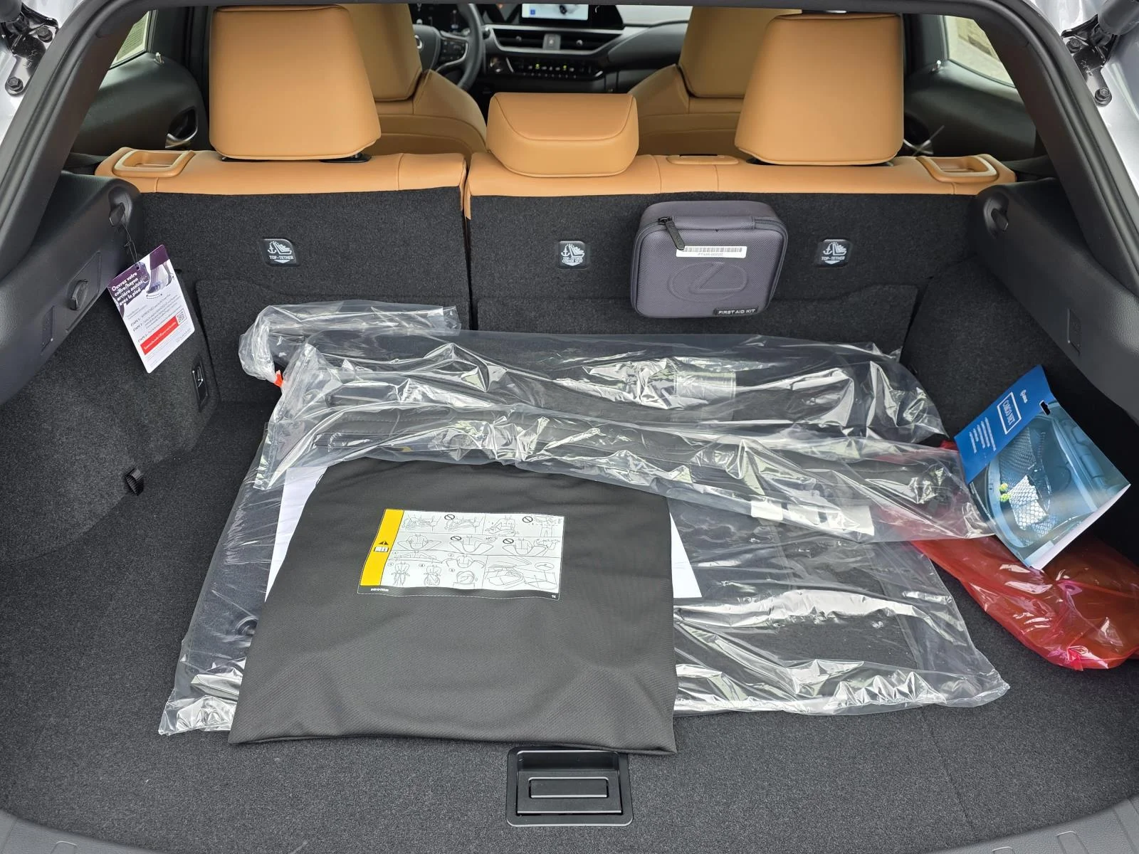 2026 Lexus UX Hybrid 300h Premium - Photo 13