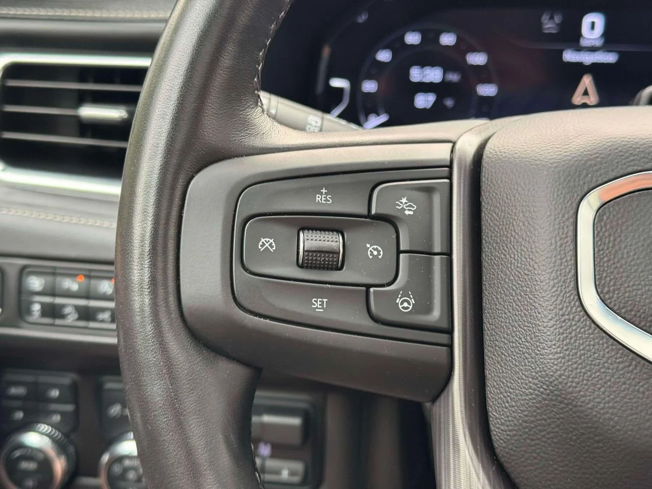 Used 2024 White Frost Tricoat GMC 4WD Denali Ultimate image 28